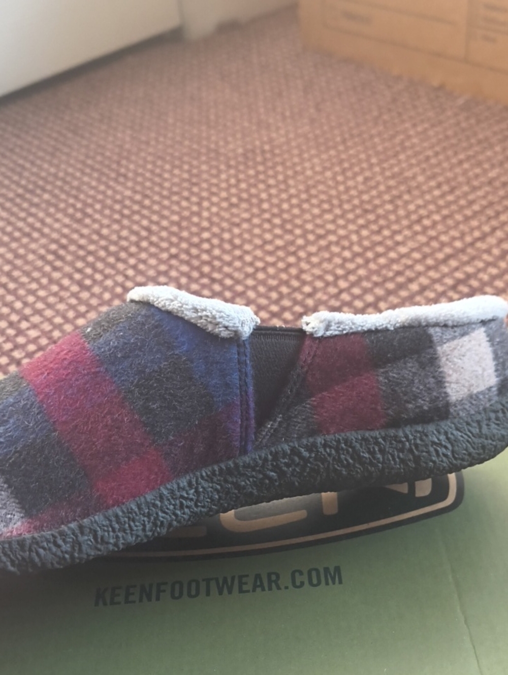 Keen Women's Plaid Slip-On Slippers - Multi-Color plaid, Sz 9 NWT - Picture 6 of 10